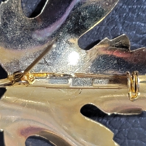 VINTAGE maple pin brooch gold tone - Picture 4 of 4